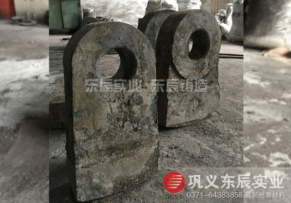 東辰鑄造破碎機耐磨錘頭雙液復合合金材料